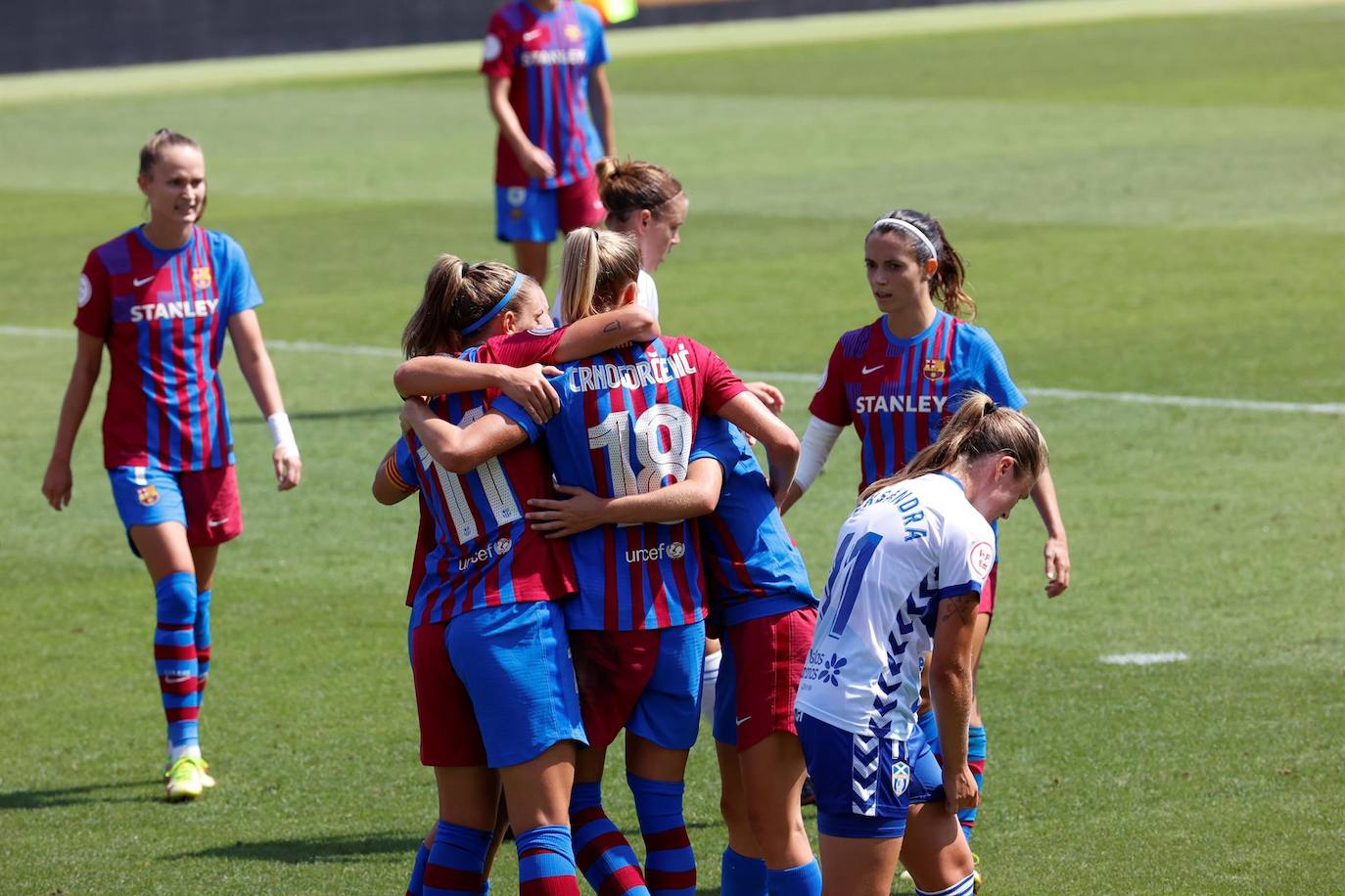 Fotos: El Barcelona Femenino arrolla al Grandilla (5-0)