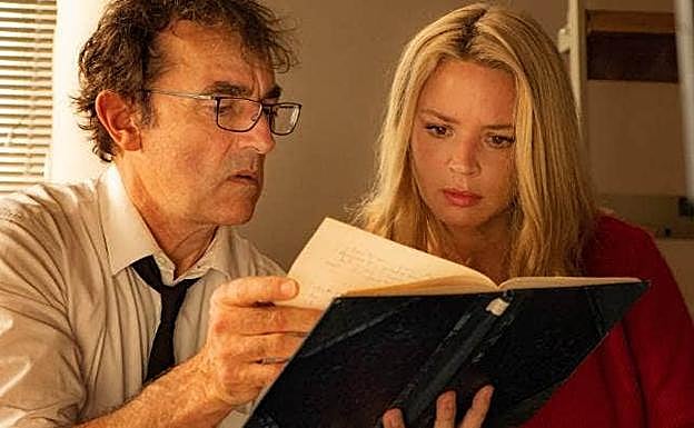 Albert Dupontel y Virginie Efira en 'Adiós, idiotas'.