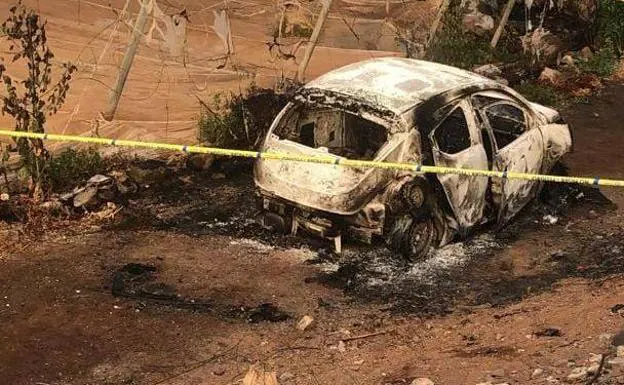 Imagen principal - Hallan un cadáver en un coche quemado en Pozo Izquierdo