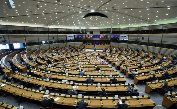El Parlamento Europeo pide reconocer las uniones del mismo sexo
