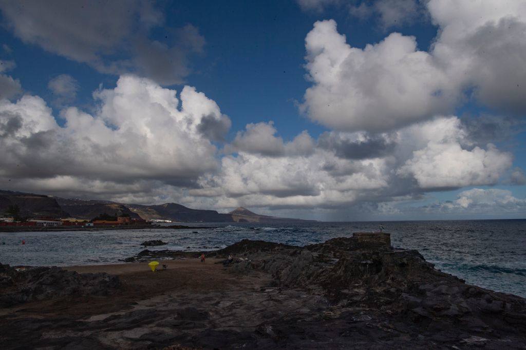 Fotos: Jueves de lluvia y sol en las islas