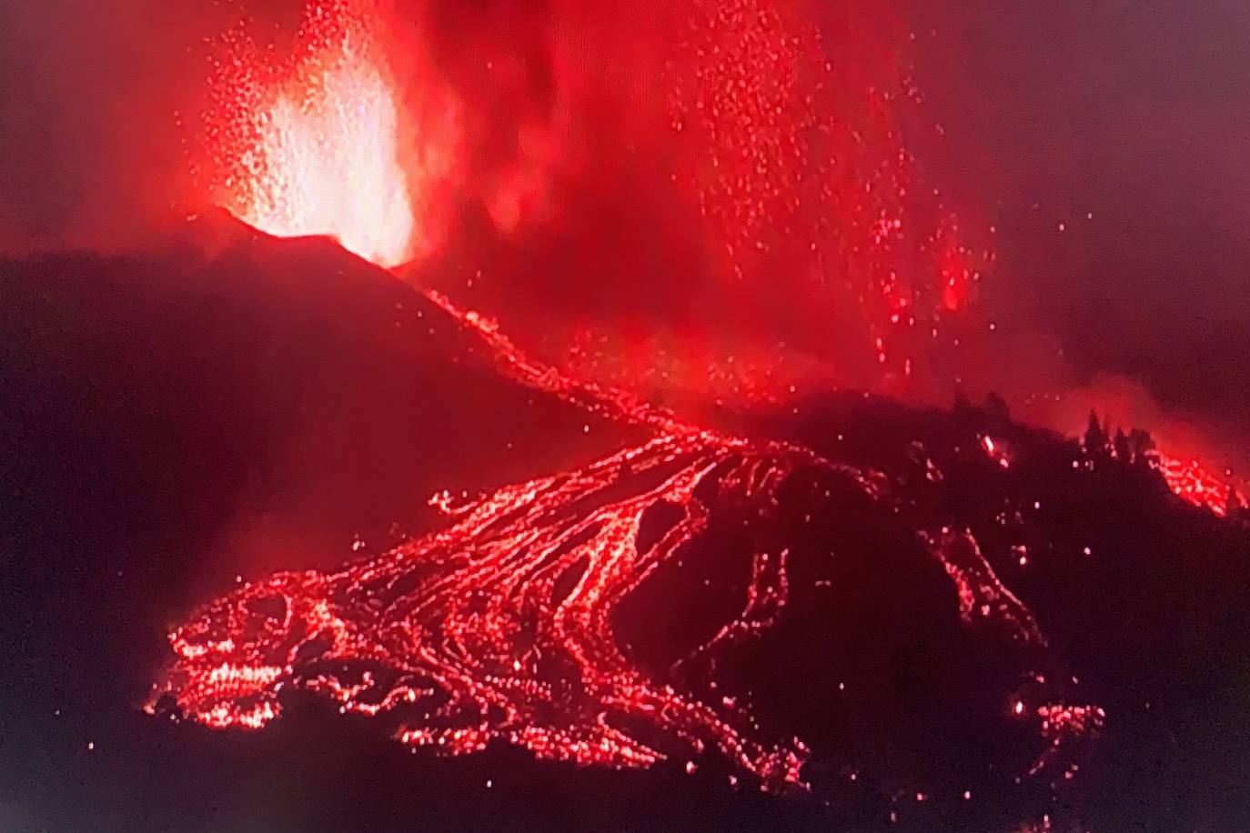 Imagen de la lava tras la erupción volcánica que comenzó ayer en los alrededores de Las Manchas, en El Paso. 