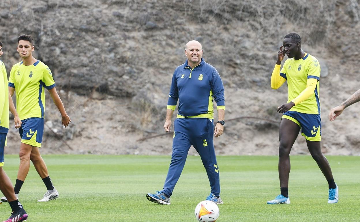 Pepe Mel, durante un entrenamiento en la Ciudad Deportiva de Barranco Seco. 