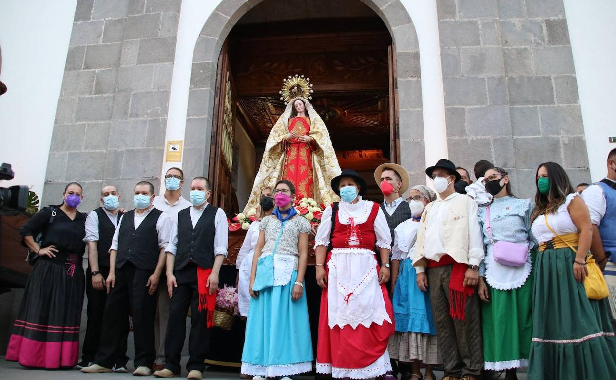 La romería de Valleseco se vivió a los pies de la Virgen de la Encarnación
