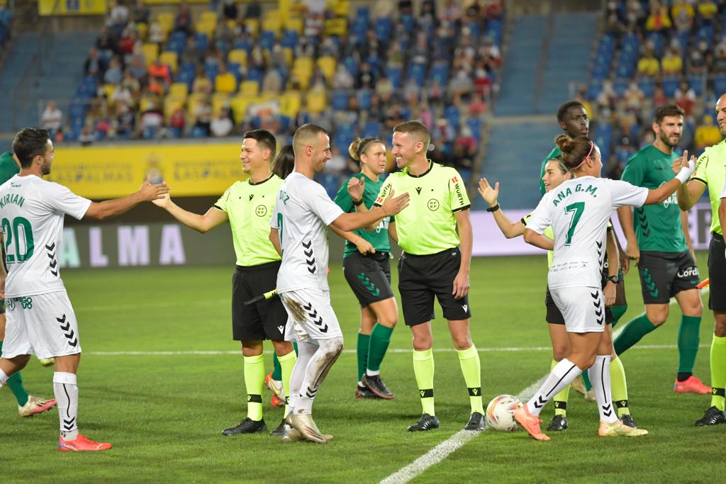Fotos: Fútbol y música en Gran Canaria en solidaridad con La Palma