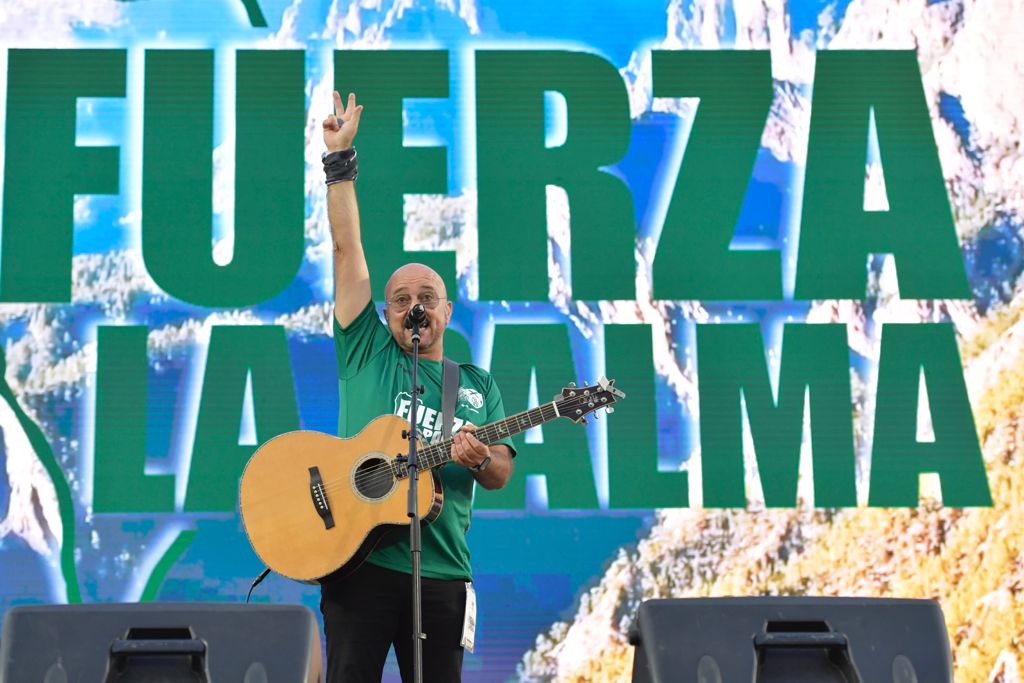Fotos: Fútbol y música en Gran Canaria en solidaridad con La Palma