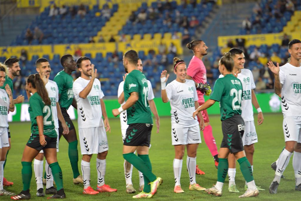 Fotos: Fútbol y música en Gran Canaria en solidaridad con La Palma