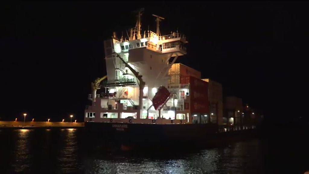 Llegan las dos desaladoras de agua a La Palma en tiempo récord