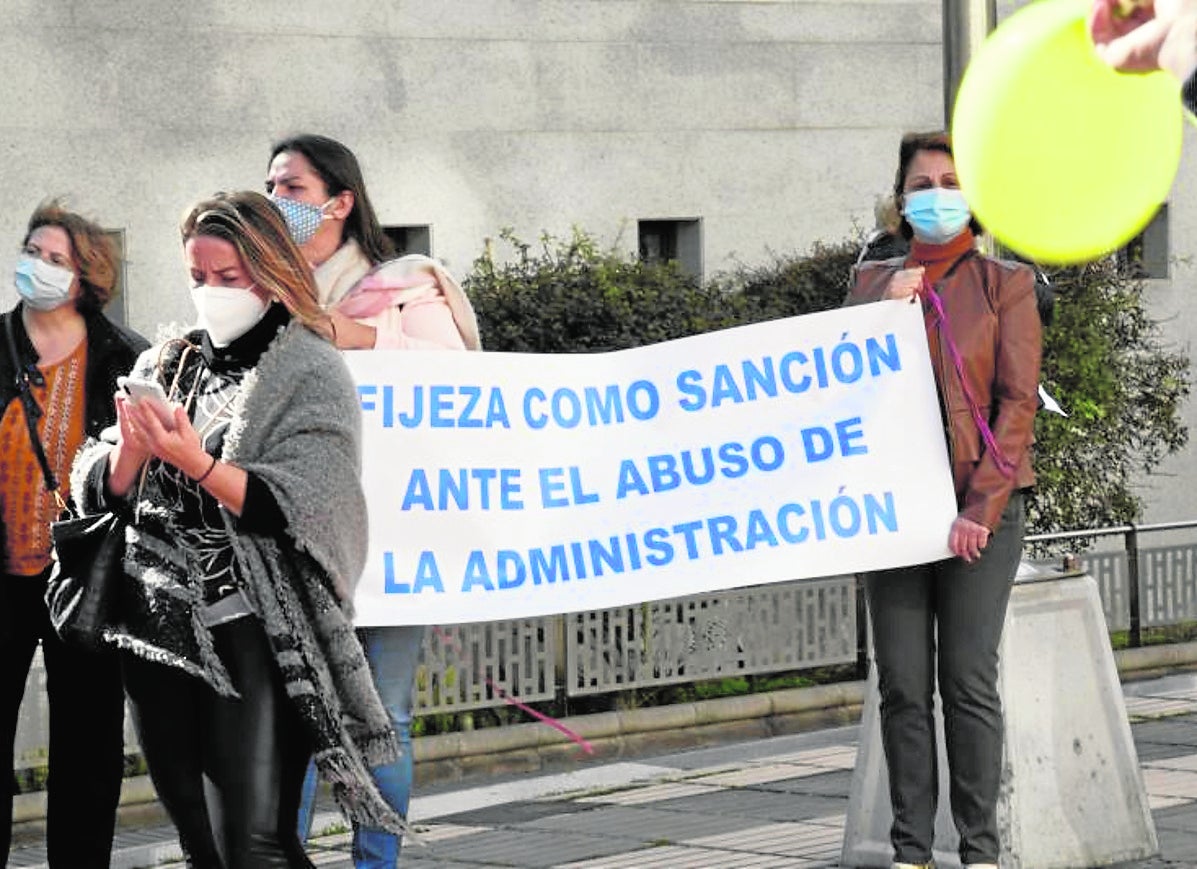 Los interinos aumentan la presión para solucionar el fraude de ley