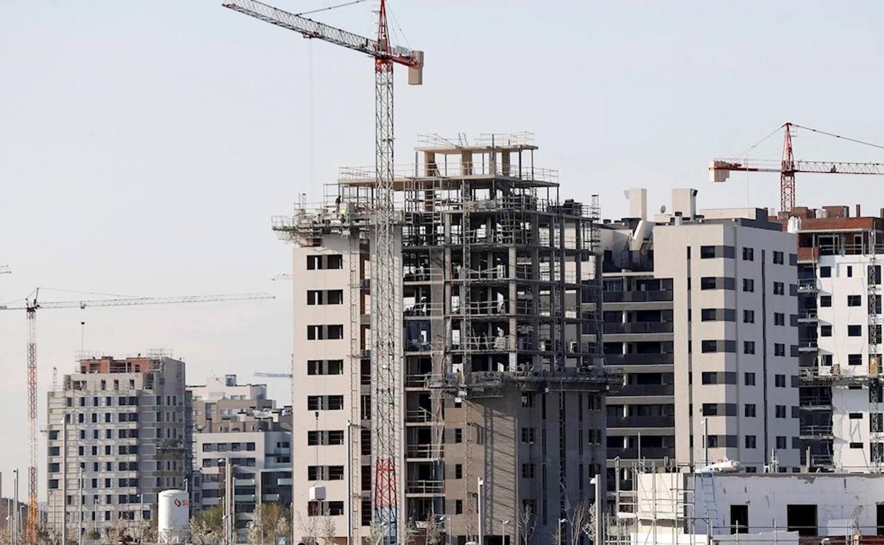 Las compraventas de vivienda suben un 21,8% en Canarias