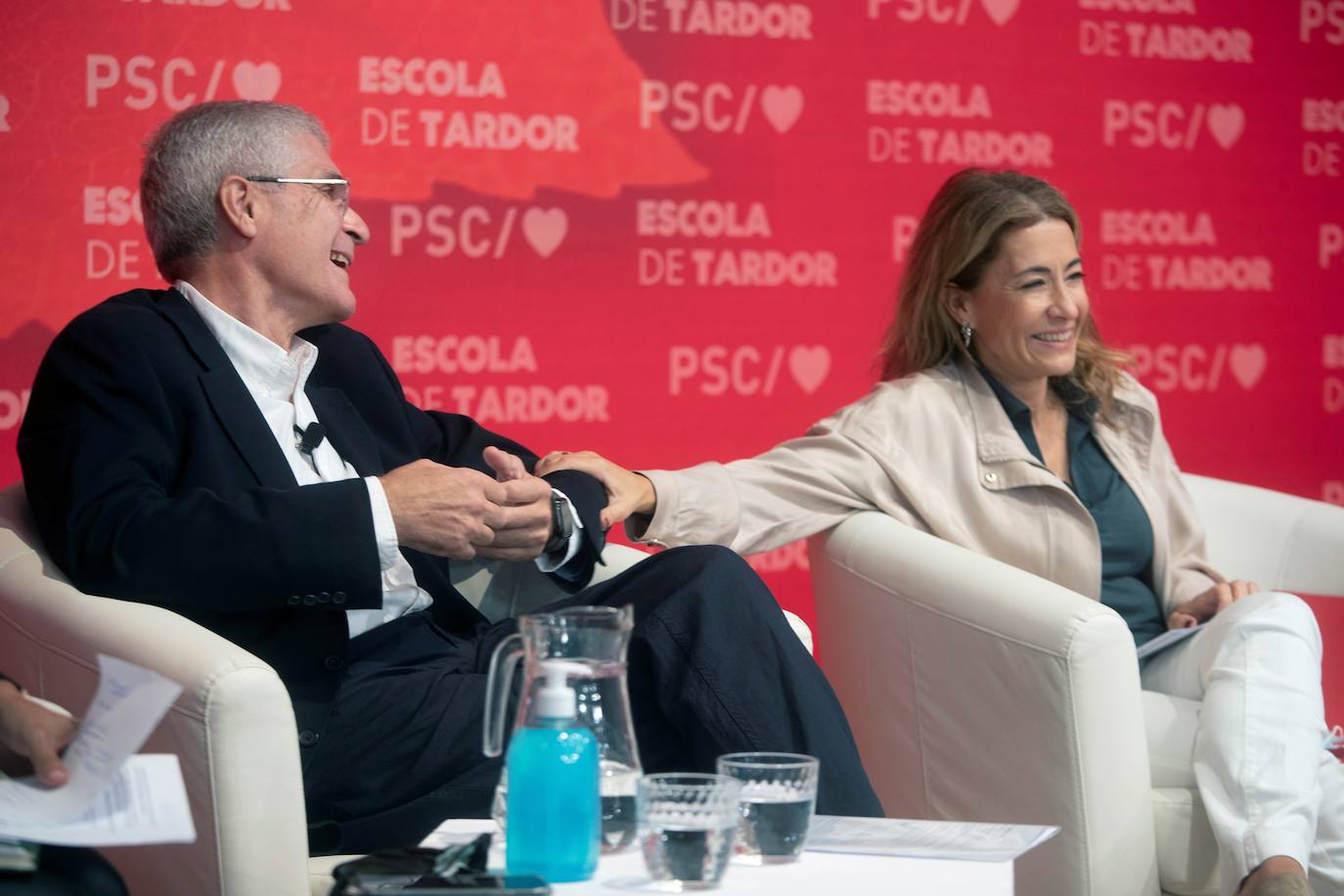 La ministra de Transportes, Raquel Sánchez (d), interviene en la Escuela de Otoño del PSC, junto al presidente de Renfe, Isaías Táboas, 