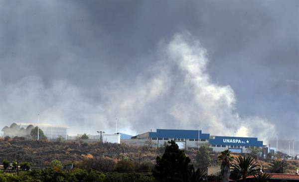 En la imagen, la zona industrial arrasada este lunes por la colada de lava. 