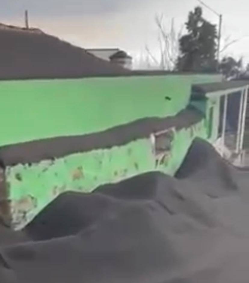 Vídeo: La ceniza sepulta las casas en zona de exclusión