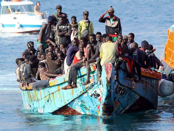  Migrrantes llegando esta tarde al muelle de Arguineguín- 