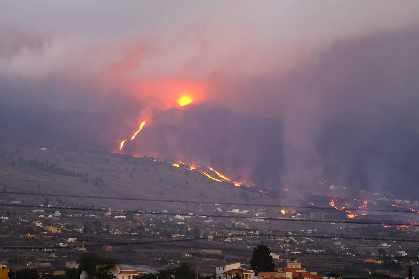 Son ya casi 700 las hectáreas afectadas por el volcán y 55 kilómetros el perímetro. 