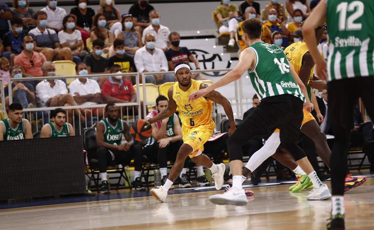 Los isleños recuperan la sonrisa ante el Betis. 