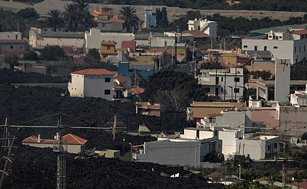 Se unen dos coladas, aunque se espera que la lava no arrase otro barrio