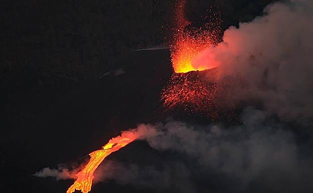 Varios derrames de lava en el cono secundario en las últimas horas