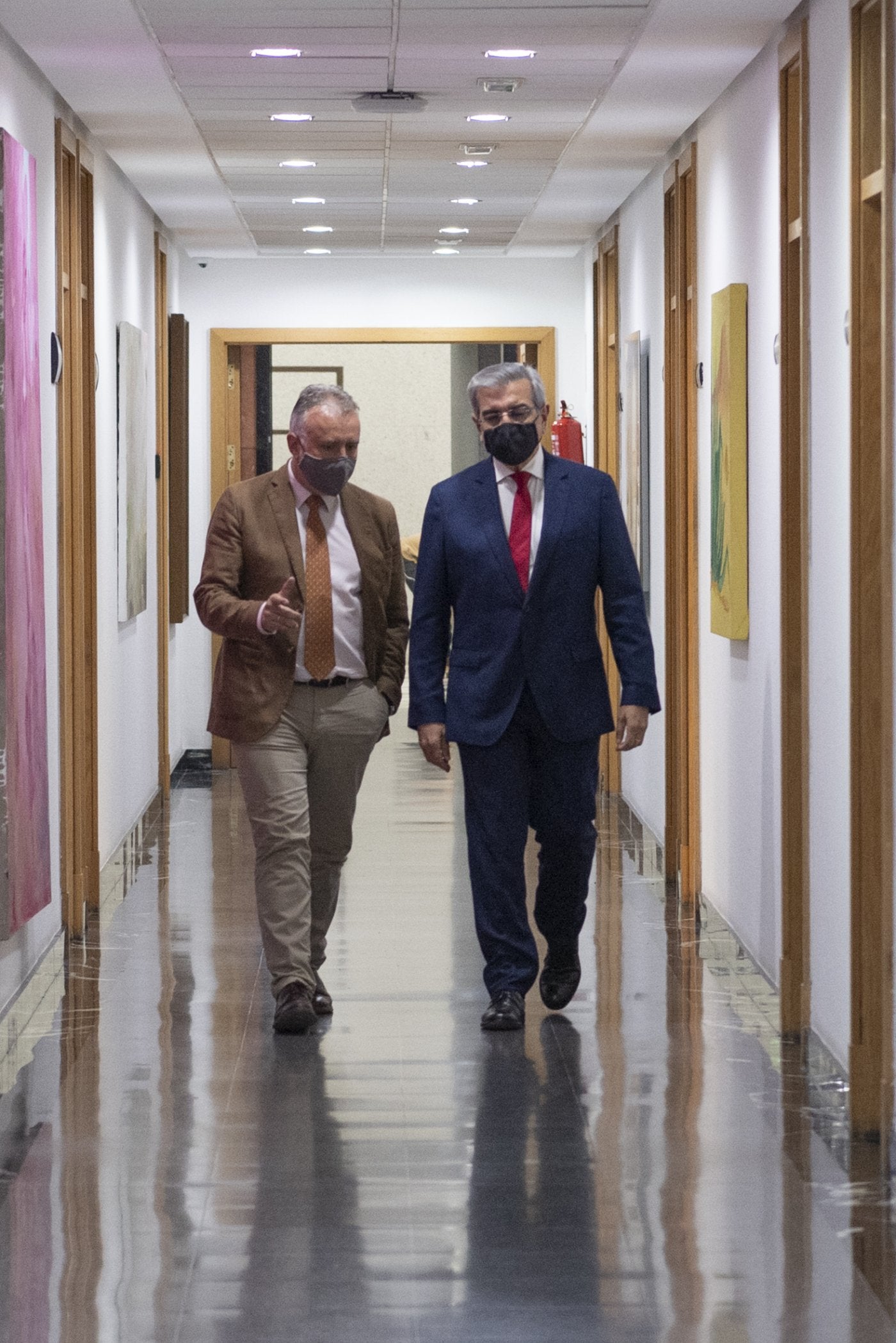 El presidente, Ángel Víctor Torres (i), y el vicepresidente, Román Rodríguez, ayer.