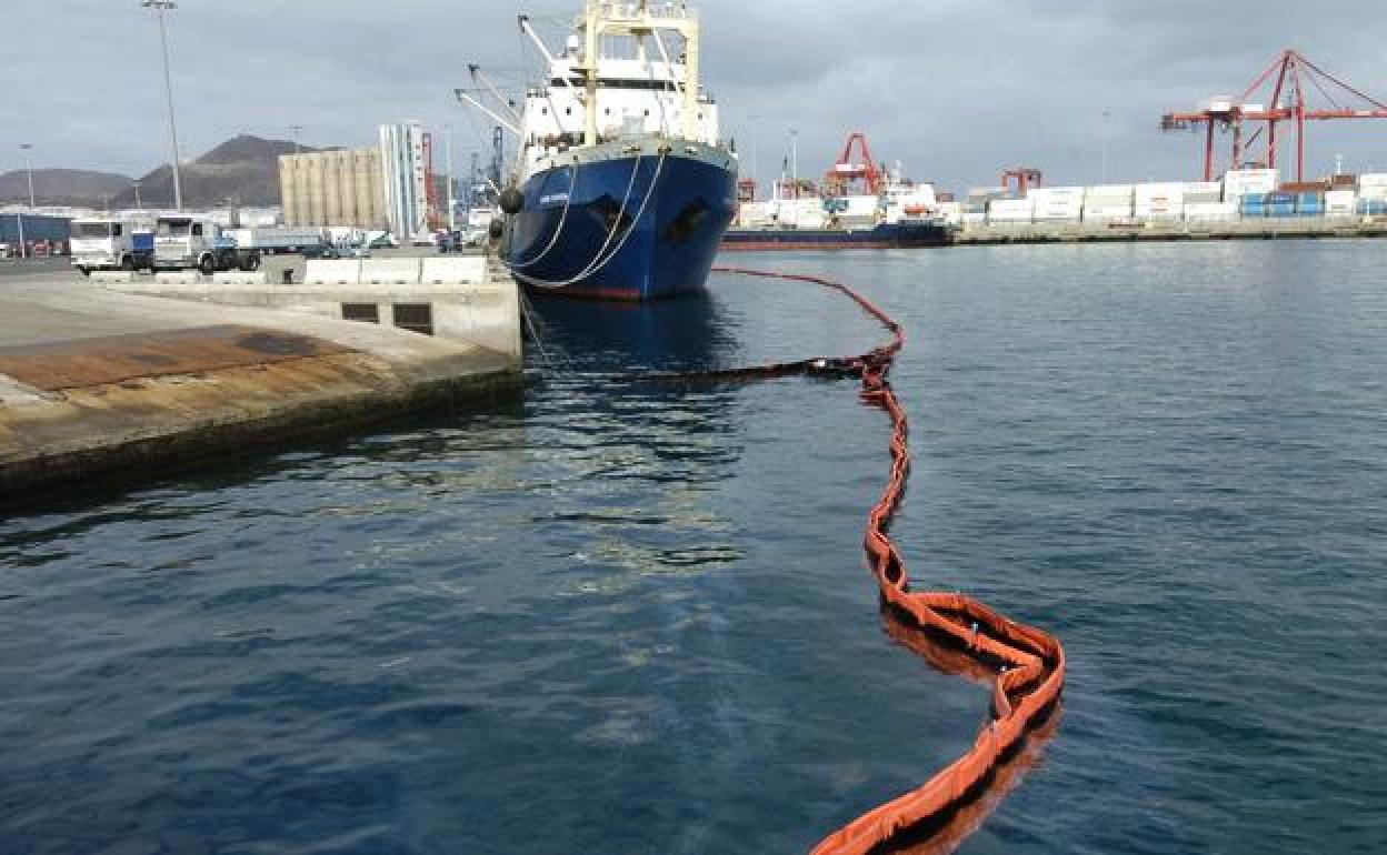 Imagen de archivo de un derrame en el Puerto.