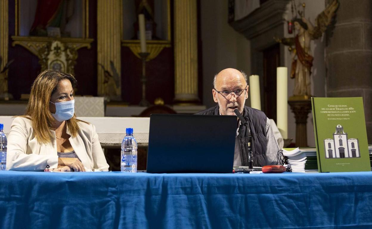 Un momento de la presentación del facsímil, con Elena Espino y Jesús Rodríguez Calleja. 