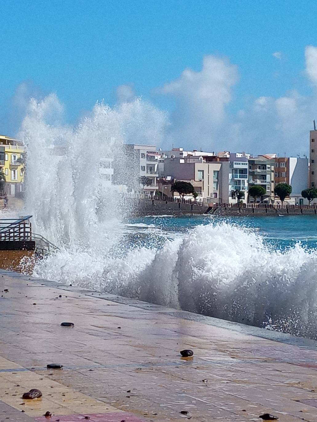 Fotos: El otoño ya se nota en las islas con lluvia y oleaje