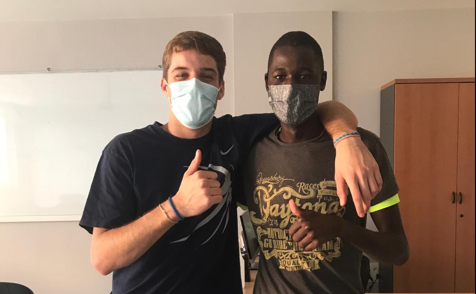 Sergio Gorostiza y Modivo Konamre demuestran su complicidad ante las cámaras y aseguran que su amistad va más allá del programa. 