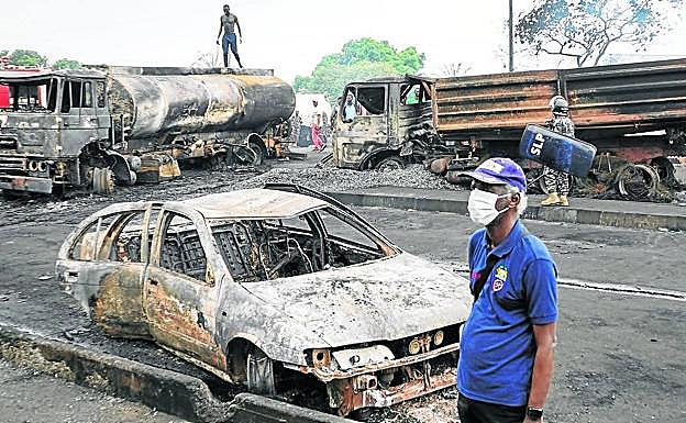 La explosión calcinó todos los vehículos en cientos de metros a su alrededor. 