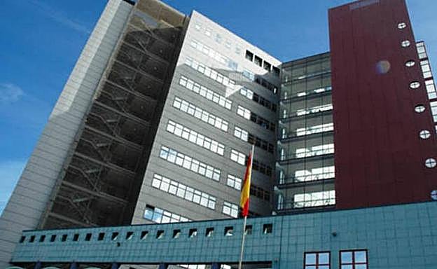 Tres detenidos por arrojar objetos, insultar y amenazar a policías