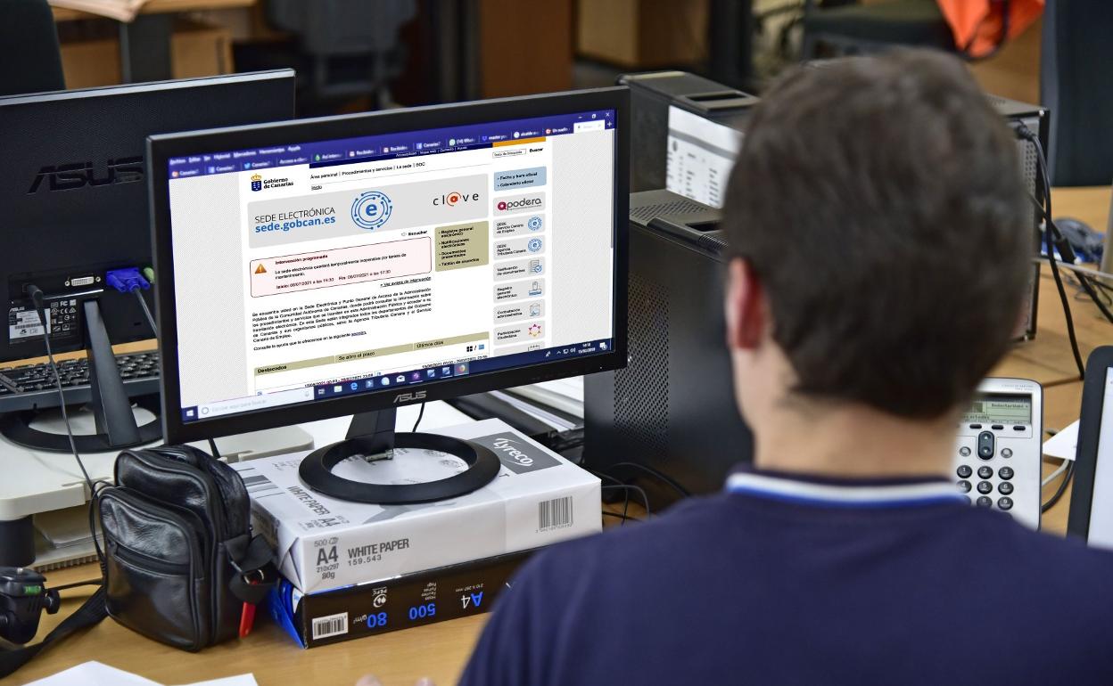 El comercio electrónico sigue sin destrabarse en el archipiélago. Los usuarios confían en que la situación mejore en los próximos meses. 