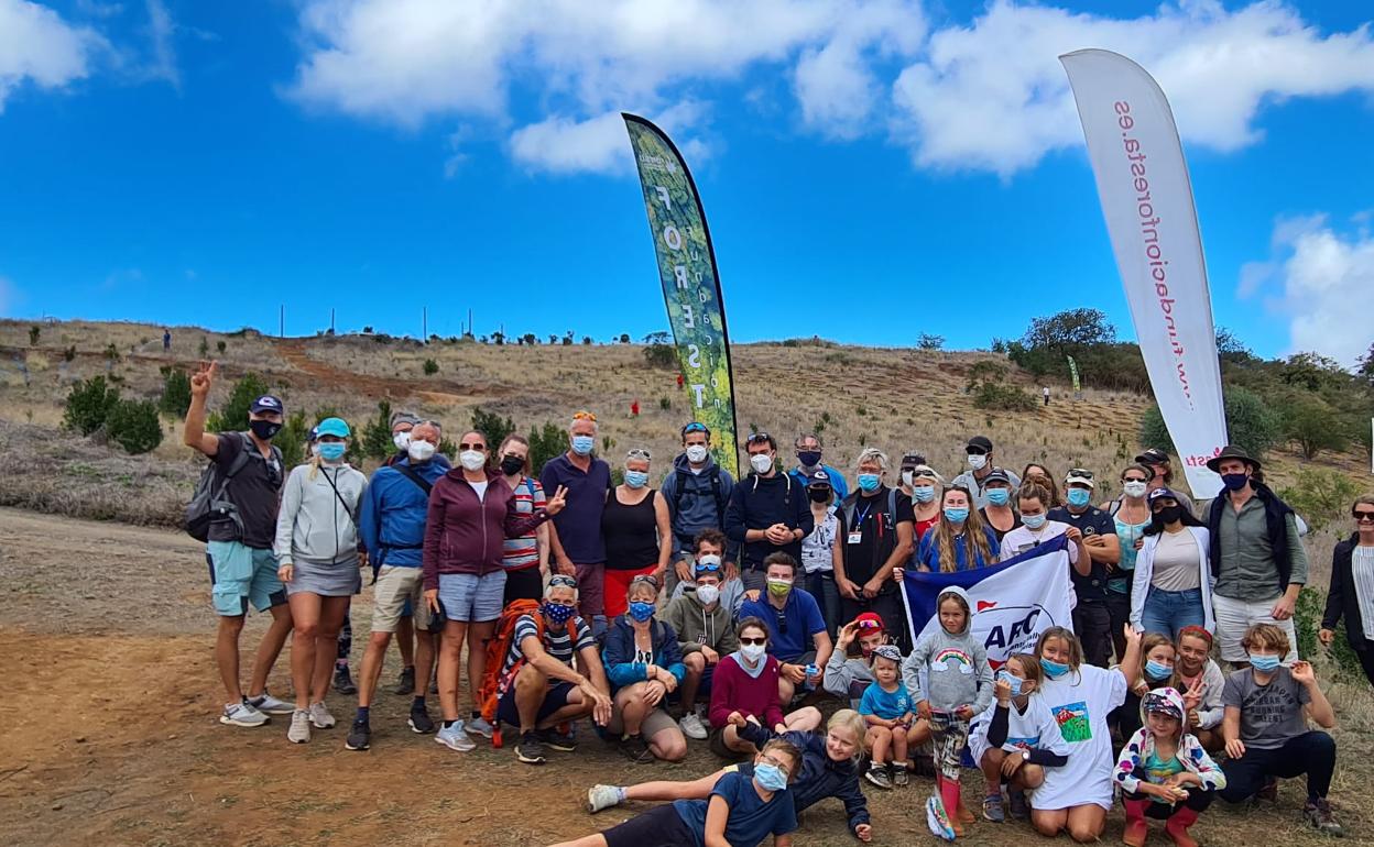 Foresta y la Regata ARC colaboran en la plantación de 384 árboles en las cumbres de Gran Canaria