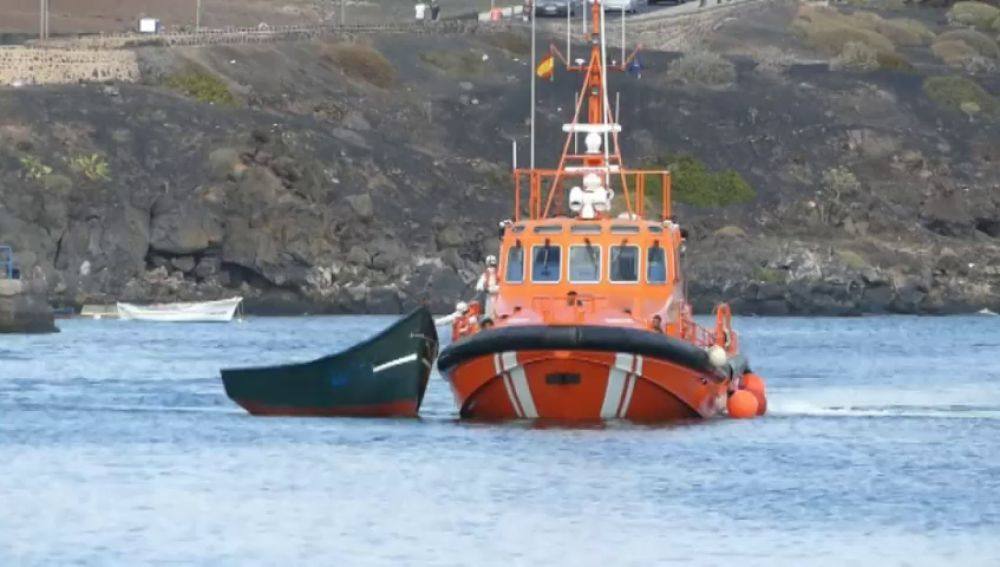 Llegan a Lanzarote 44 inmigrantes rescatados por Salvamento