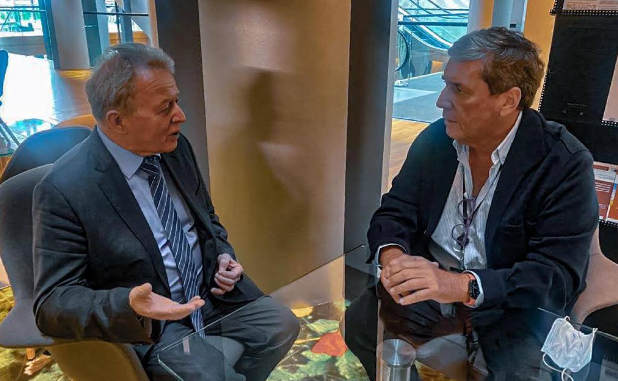 Janusz Wojciechowski y Gabriel Mato. 