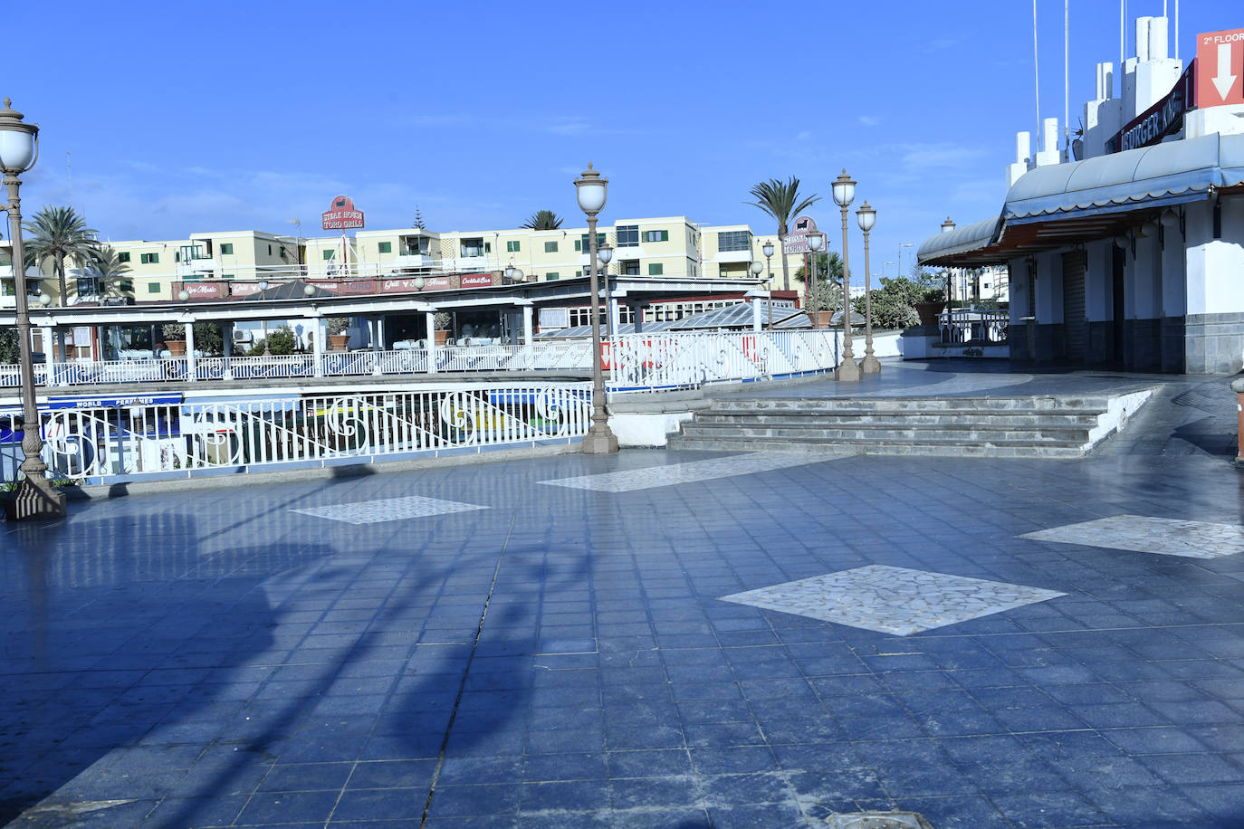 Fotos: Pelea entre jóvenes en el Centro Comercial Plaza en Playa del Inglés