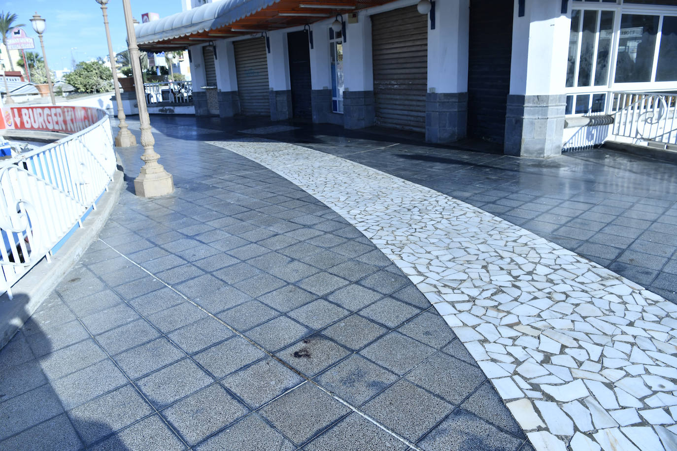 Fotos: Pelea entre jóvenes en el Centro Comercial Plaza en Playa del Inglés