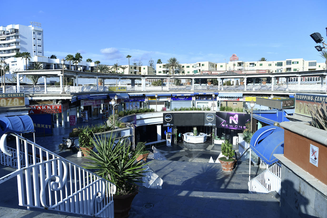 Fotos: Pelea entre jóvenes en el Centro Comercial Plaza en Playa del Inglés