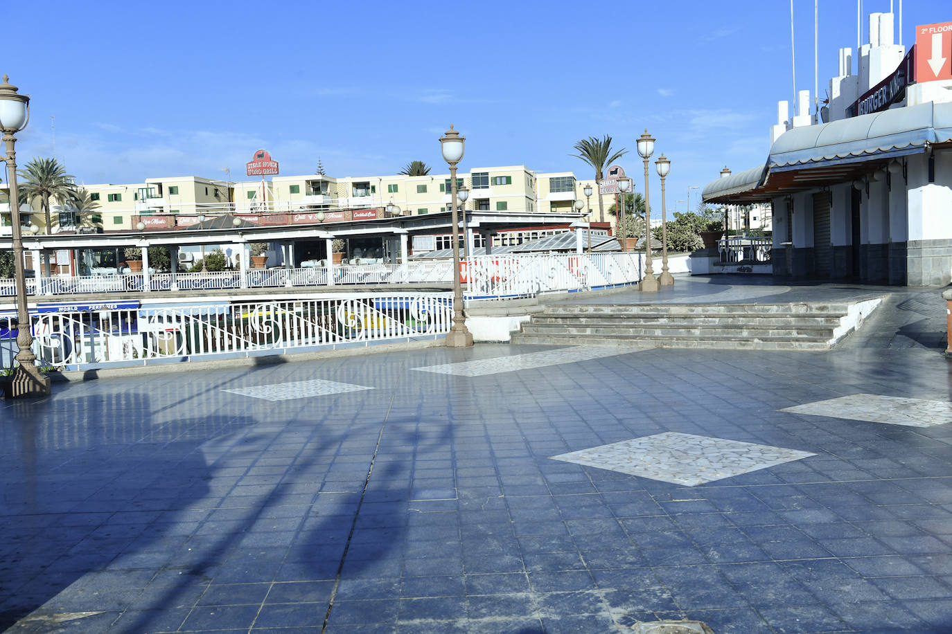 Fotos: Pelea entre jóvenes en el Centro Comercial Plaza en Playa del Inglés