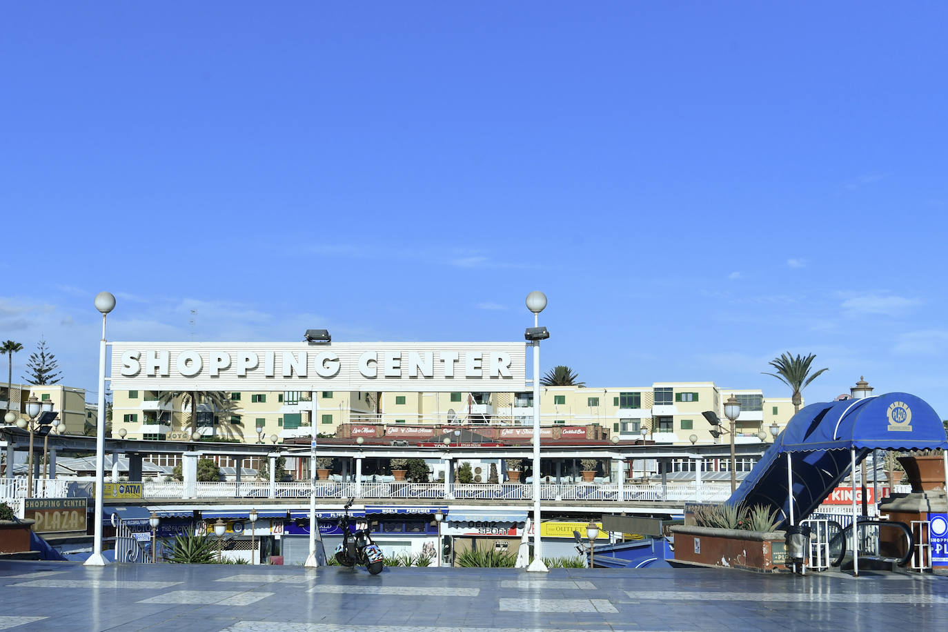 Fotos: Pelea entre jóvenes en el Centro Comercial Plaza en Playa del Inglés
