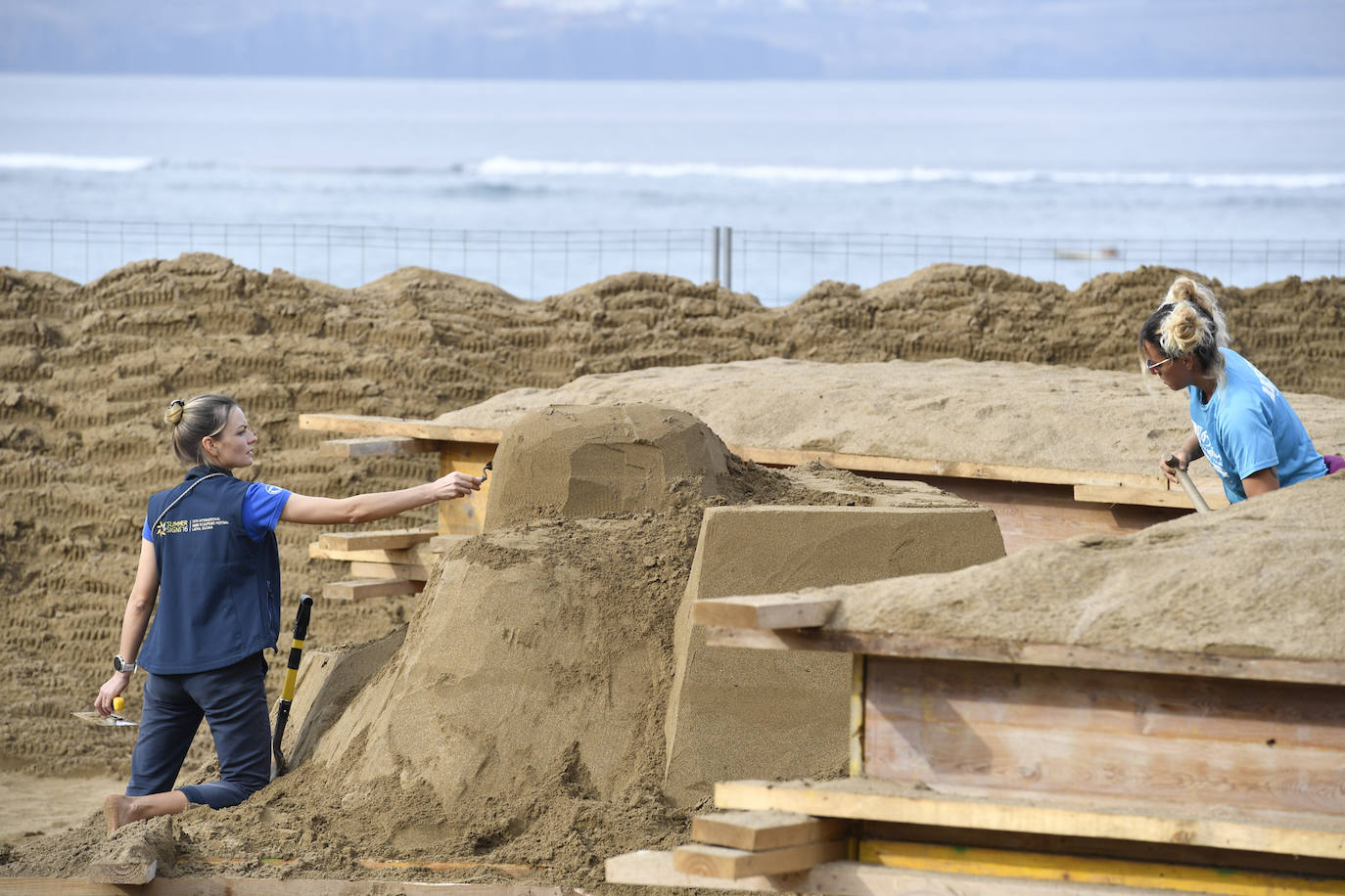 Fotos: El belén de arena empieza a tomar forma en Las Canteras