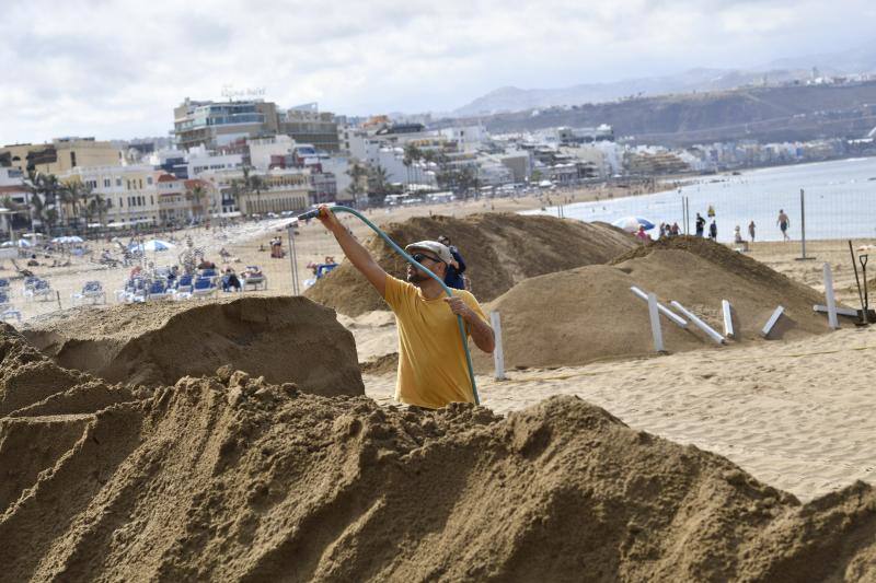 Fotos: El belén de arena empieza a tomar forma en Las Canteras