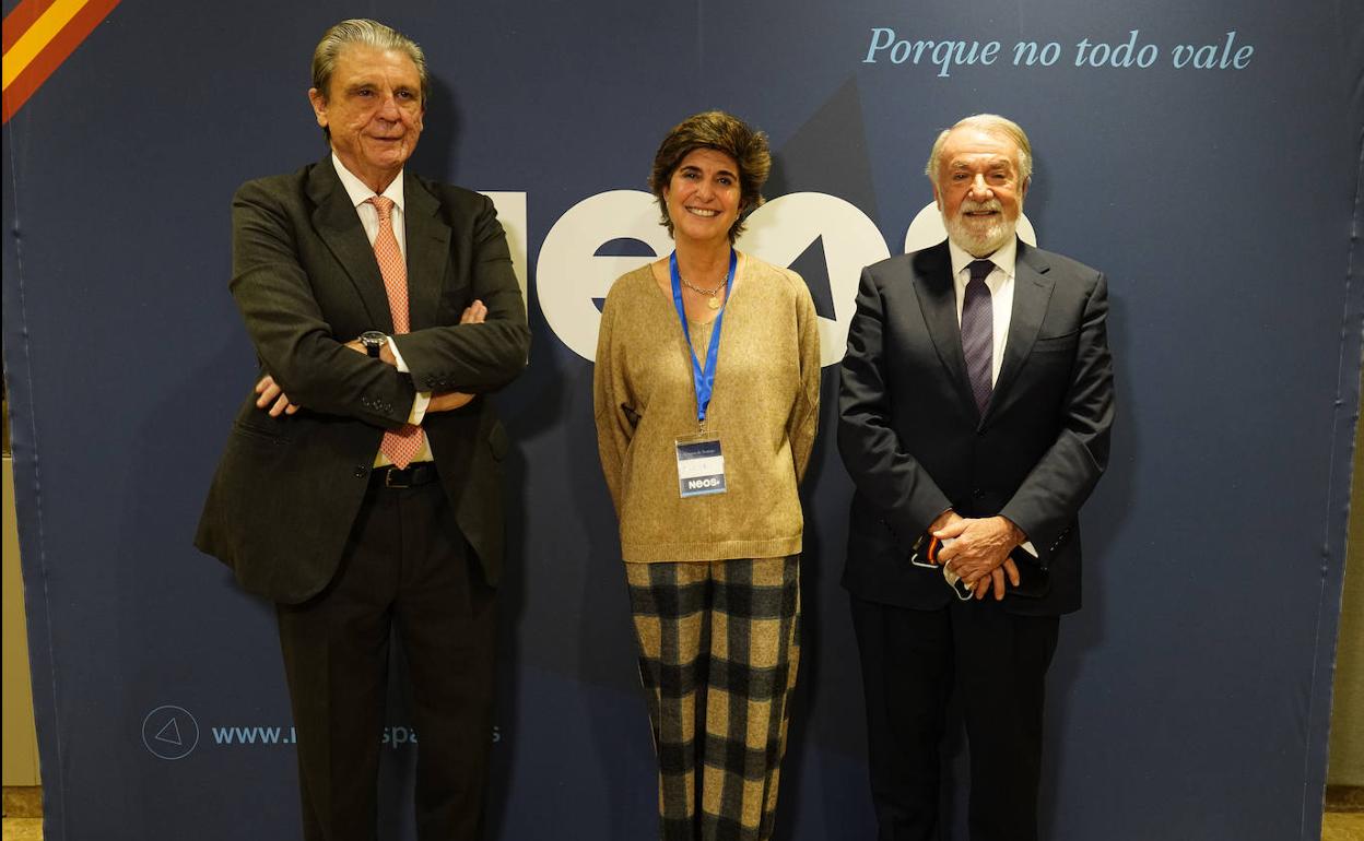 Íñigo Gómez-Pineda, María San Gil y Jaime Mayor Oreja.