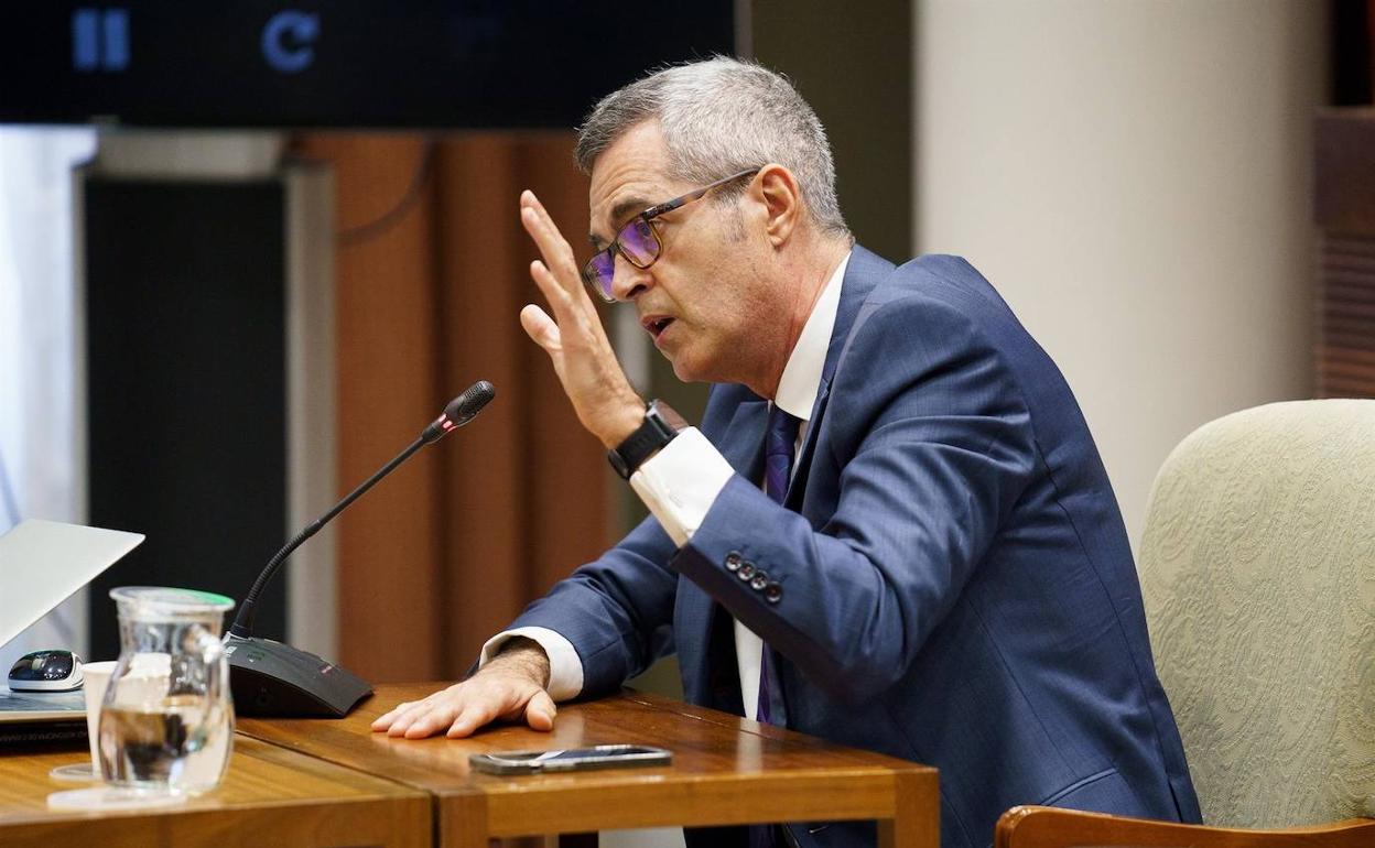 El fiscal superior de Justicia de Canarias, Luis del Río, compareció este martes en comisión parlamentaria para explicar la memoria de la Fiscalía de la Comunidad Autónoma, correspondiente a 2020