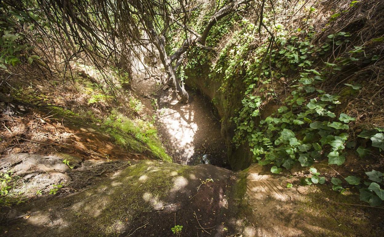 Caidero seco en el barranco de la Mina. 