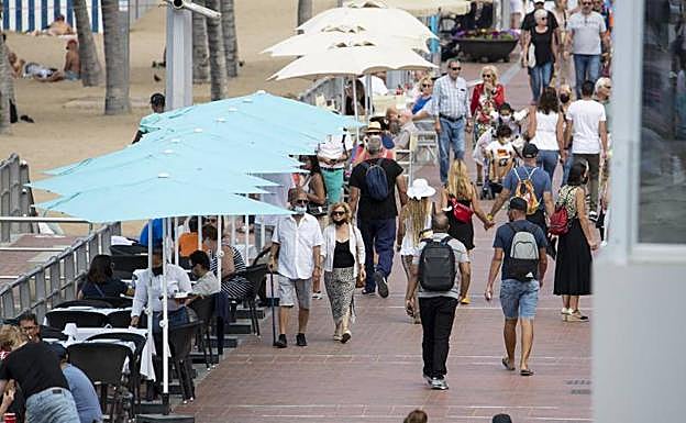 Los casos de covid-19 se disparan y Canarias suma 396 nuevos y cuatro fallecidos