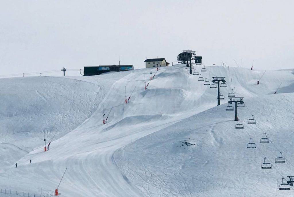Valdelinares, Terue | A 70 km de la ciudad de Teruel, la Estación de Esquí de Valdelinares corona las mayores alturas de la Sierra de Gúdar, a más de 2.000 metros de altitud.
