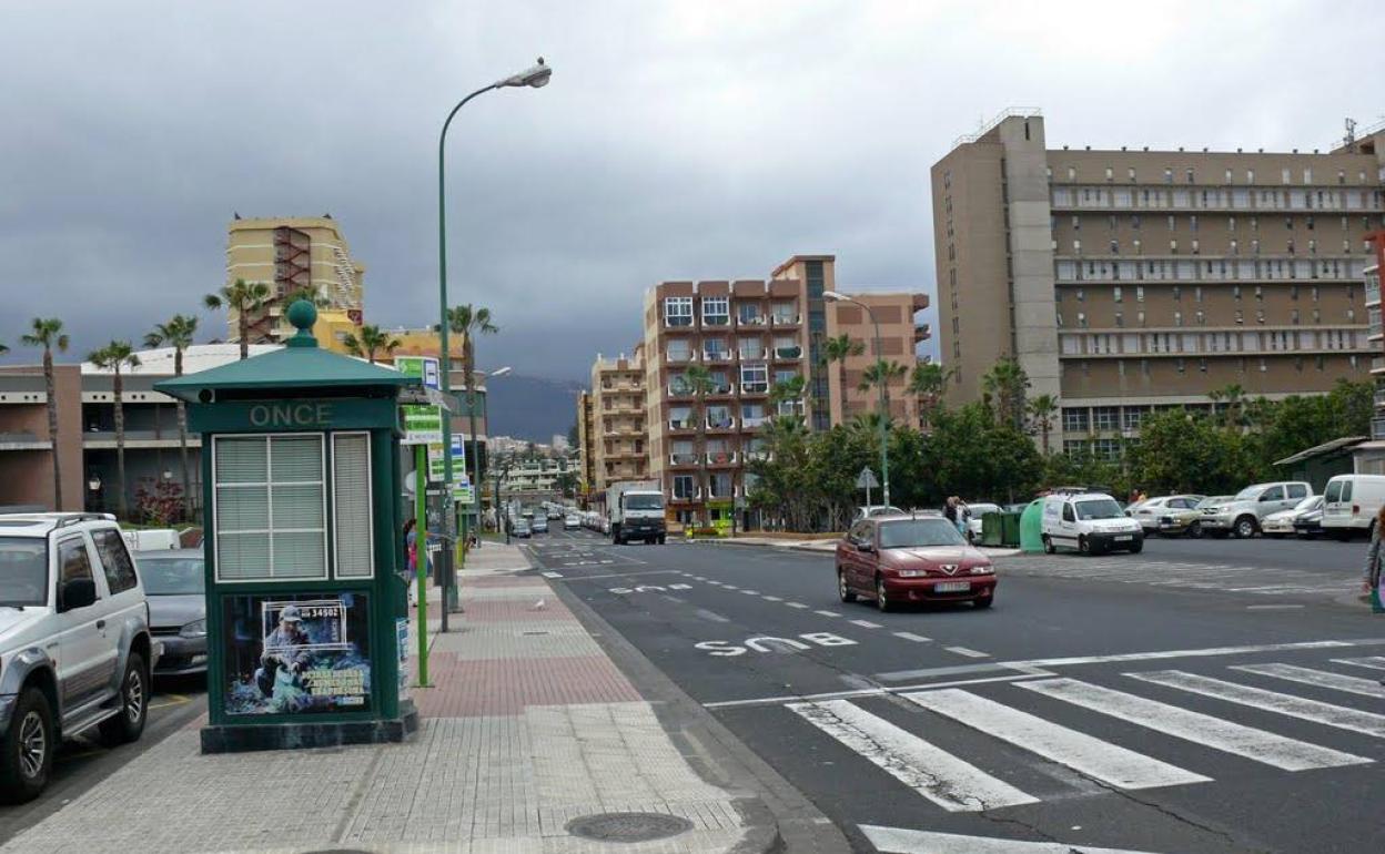 Dos heridos al chocar una moto y un coche en Puerto de la Cruz