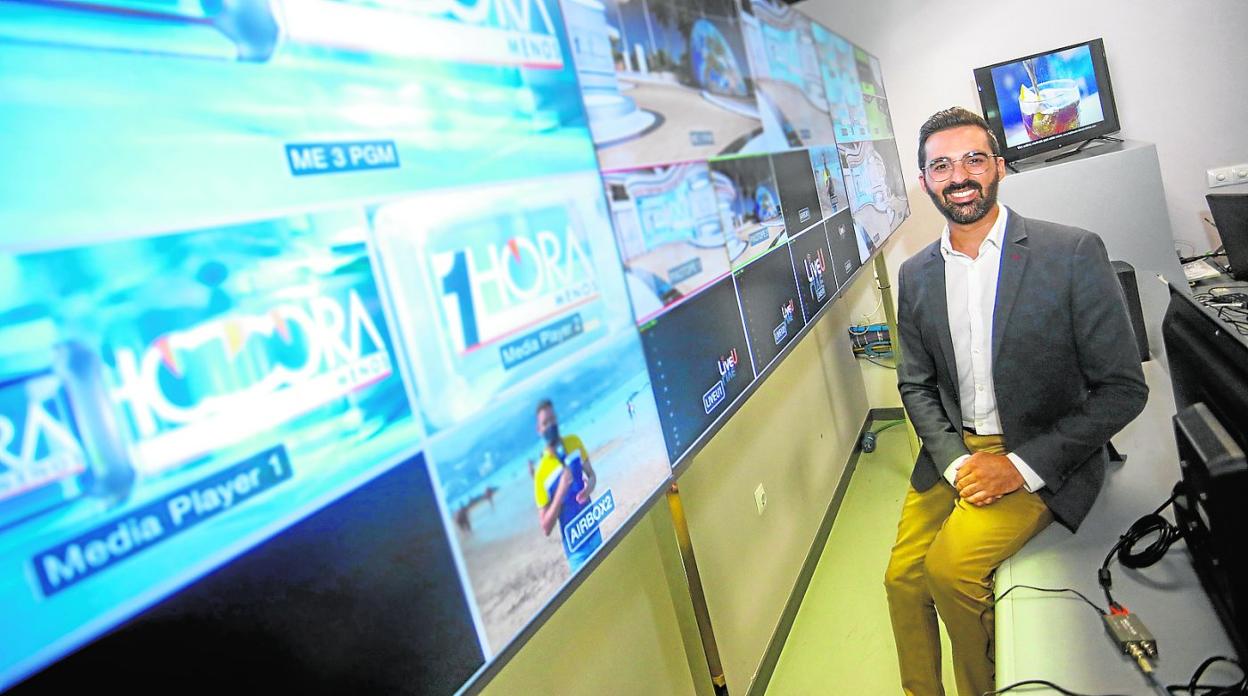 Victorio Pérez presenta '1 hora menos', un programa coral que cuenta con lo último en tecnología de realidad aumentada. 