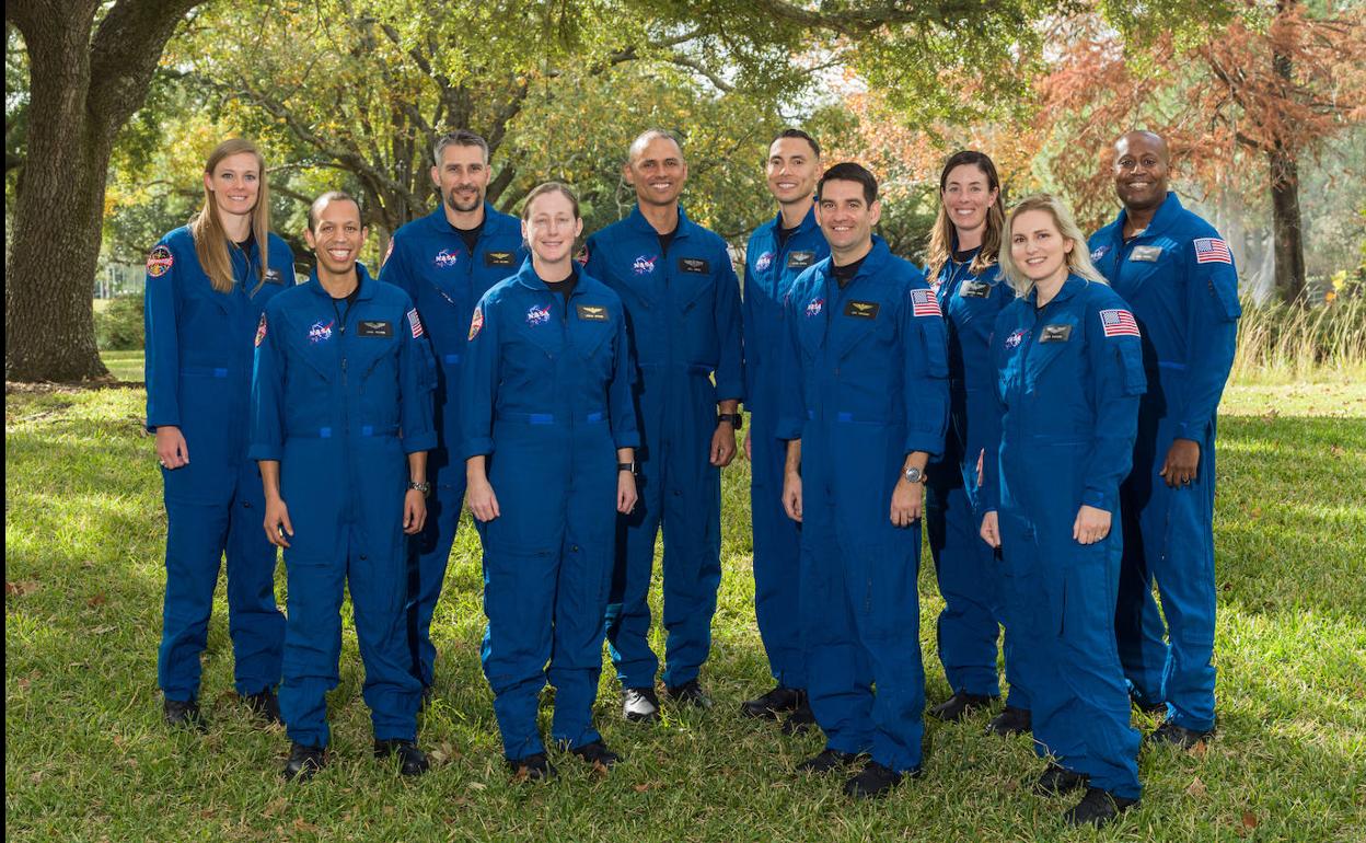 Los diez nuevos astronautas: Ayers, Williams, Delaney, Wittner, Menon, Berríos, Hathaway, Birch, Burnham y Douglas (de izq. a der.)