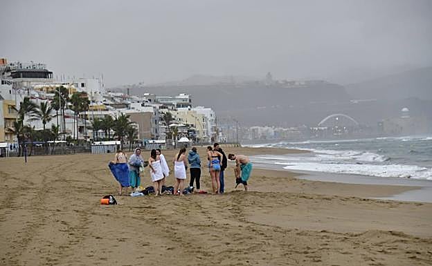 Imagen principal - Las lluvias dejan 24 litros por metro cuadrado en Valleseco