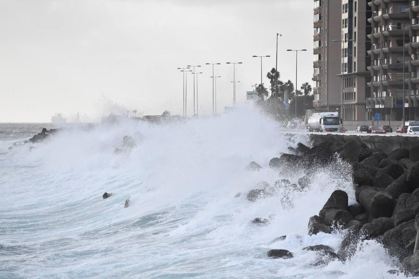 Fotos: Viento, oleaje y frío en las islas